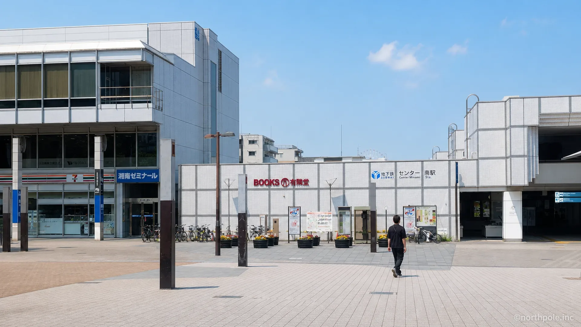 センター南駅の駅前広場
