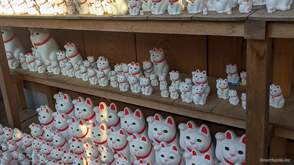 豪徳寺の招き猫(東京都世田谷区)