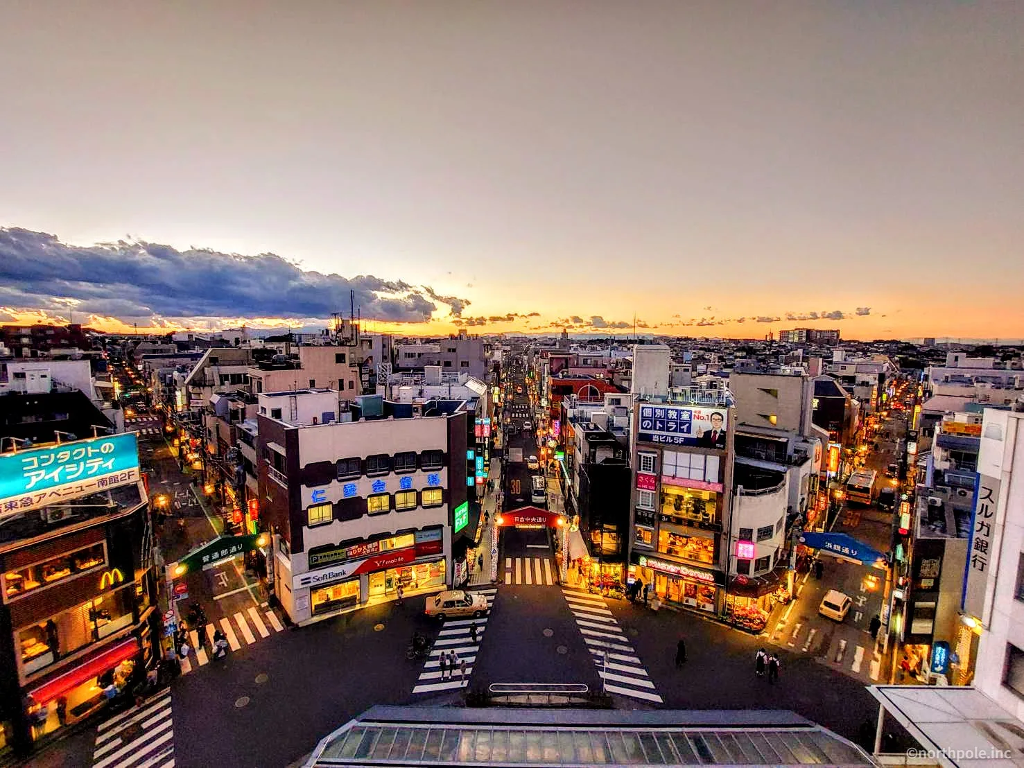 日吉駅前商店街の夜景(横浜市港北区)