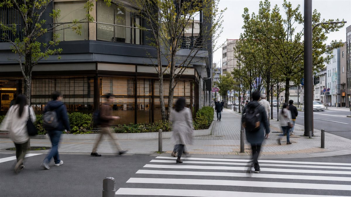 横断歩道を行き交う人々(イメージ)