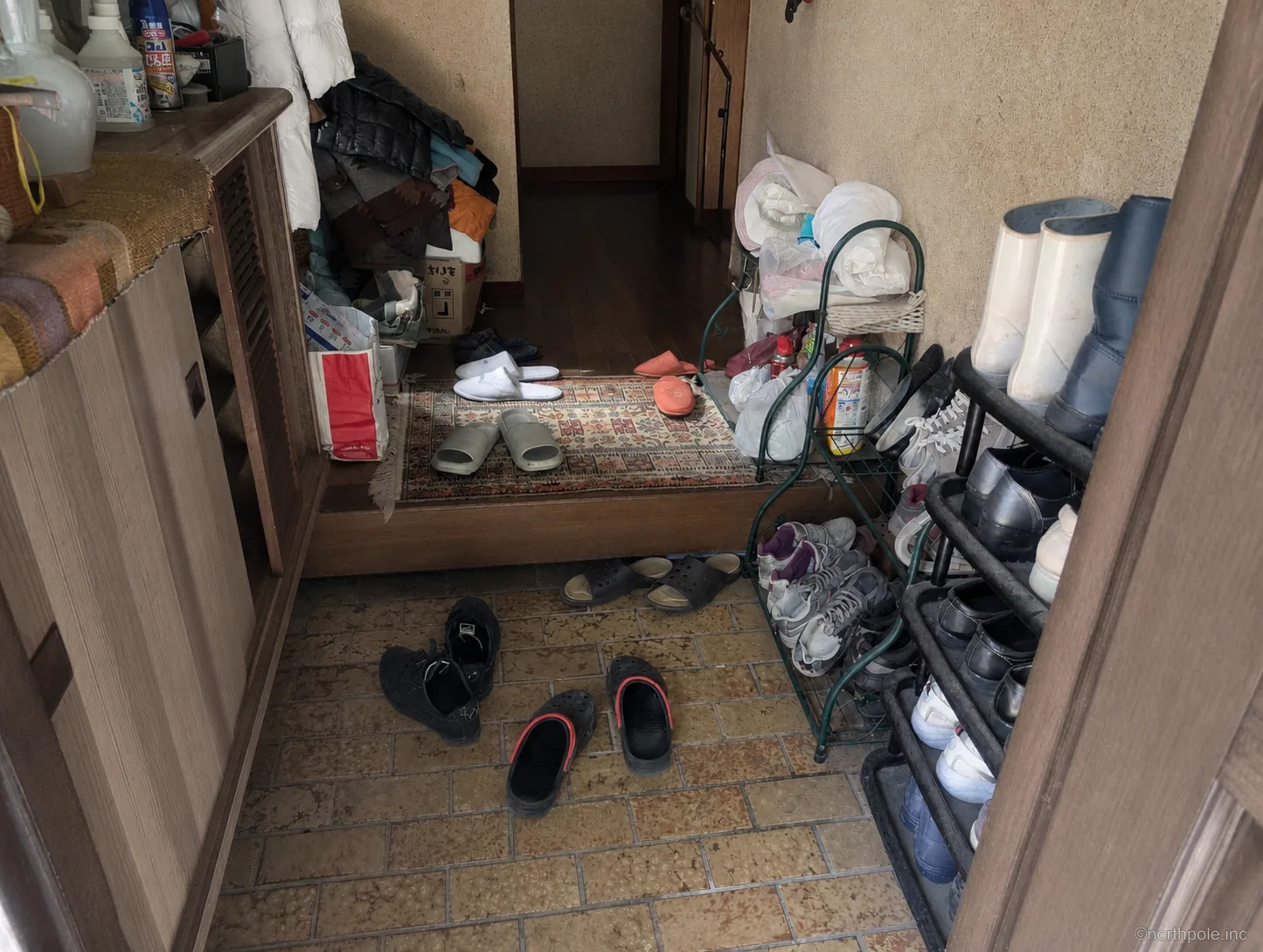 遺品整理の作業前(5LDK戸建て・玄関)